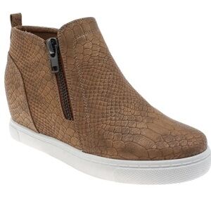 Outwoods Hidden Wedge Sneaker